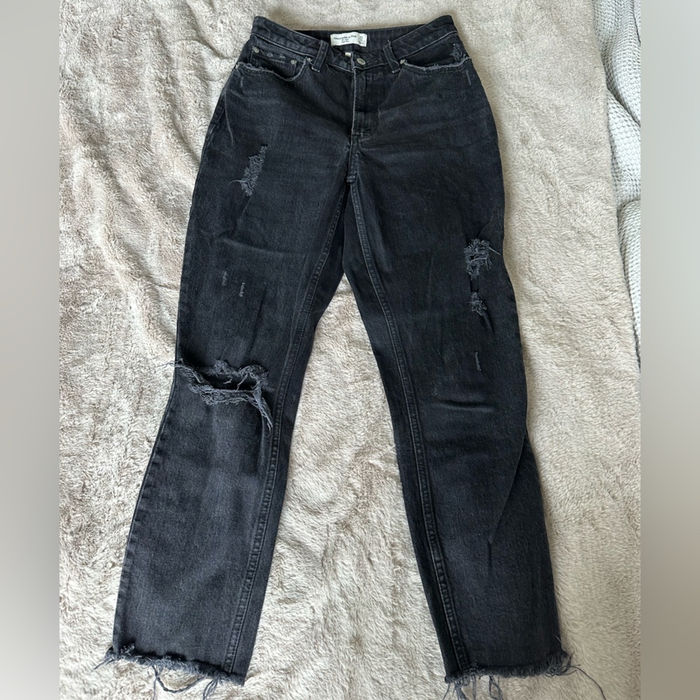 Abercrombie & Fitch The Mom High-Rise Jean